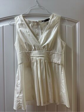 BCBGMaxAzria Cream Sleeveless V-Neck Pleated Waist Blouse